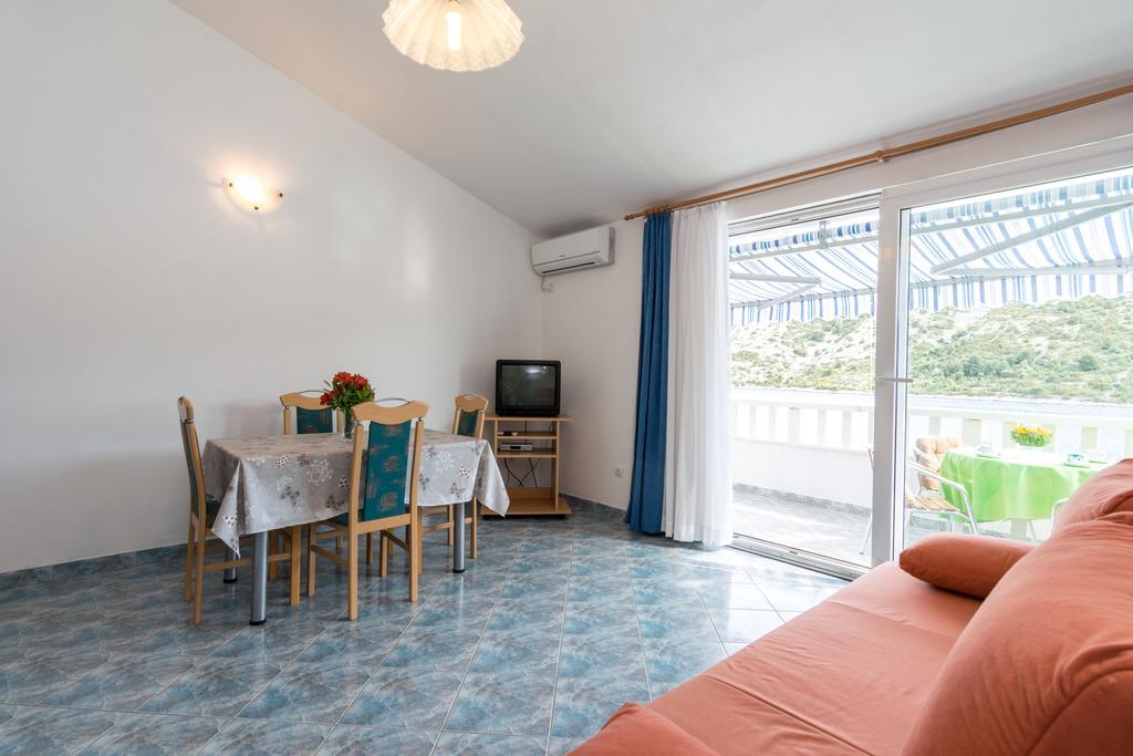 Apartments Mirko Vinišće Kamer foto