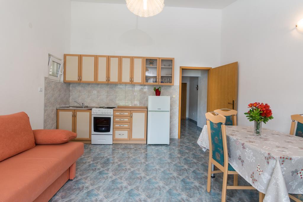 Apartments Mirko Vinišće Kamer foto