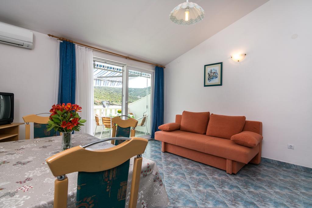 Apartments Mirko Vinišće Kamer foto
