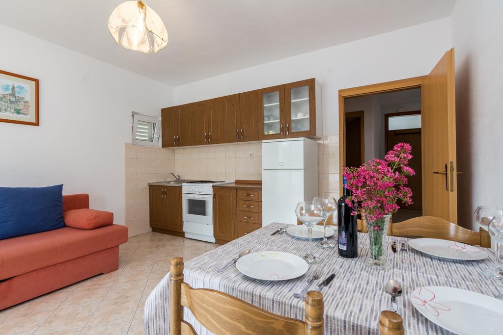 Apartments Mirko Vinišće Kamer foto