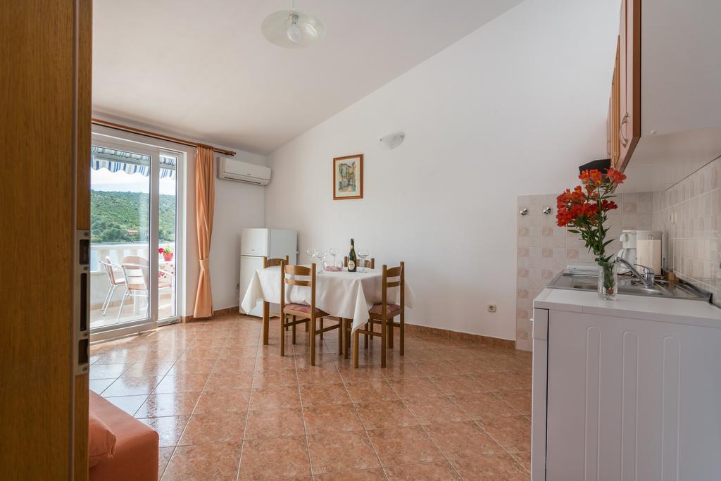 Apartments Mirko Vinišće Buitenkant foto